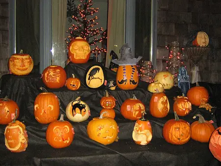 Pumpkins are a great fundraising product during Halloween! Find out more. (Photo by Amelia Extra / Flickr)